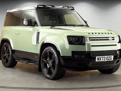 Używany Land Rover Defender 75th Limited Edition 300 KM (220 kW) 2023 Zielony SUV