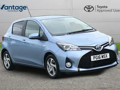 Used Toyota Yaris 100 HP (73 kW) 2016 Blue Hatchback