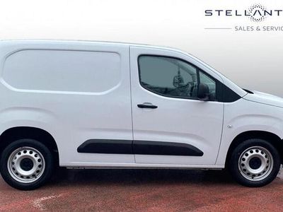 Used Citroën Berlingo 99 HP (72 kW) 2023 White MPV