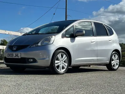 Begagnad Honda Jazz EX 100 HK (73 kW) 2009 Silver Halvkombi