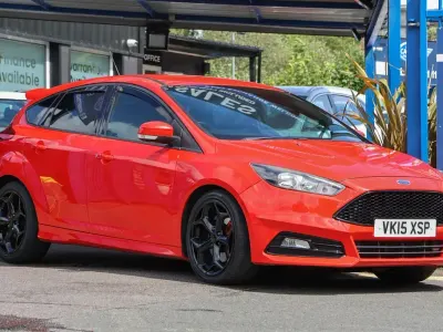 Used Ford Focus ST 185 HP (136 kW) 2015 Red Hatchback