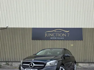 Begagnad Mercedes A180 Executive 2017 Svart Halvkombi