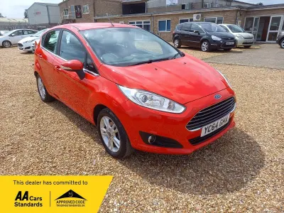 Used Ford Fiesta Zetec 82 HP (60 kW) 2014 Red Hatchback