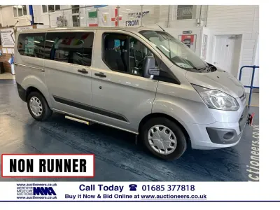Käytetty Ford Tourneo Custom Zetec 105 HP (77 kW) 2017 Hopea Van