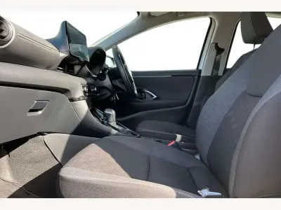 Używany Toyota Yaris Hybrid Design 116 KM (85 kW) 2024 Biały Hatchback