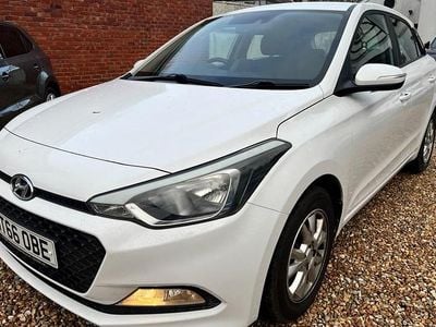 White Used 2017 Hyundai i20 SE Hatchback | £5,995 (Fair price)
