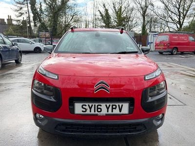 Used Citroën C4 Cactus Flair 100 HP (73 kW) 2016 Red Hatchback