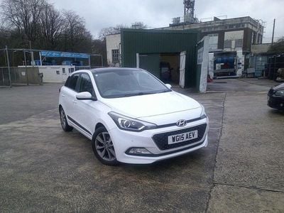 Used Hyundai i20 Premium SE 84 HP (61 kW) 2015 White Hatchback