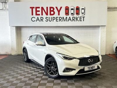 Used Infiniti Q30 Premium 170 HP (125 kW) 2016 White Hatchback