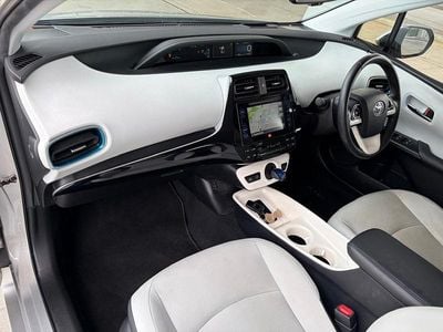 Used Toyota Prius 2018 Silver Hatchback