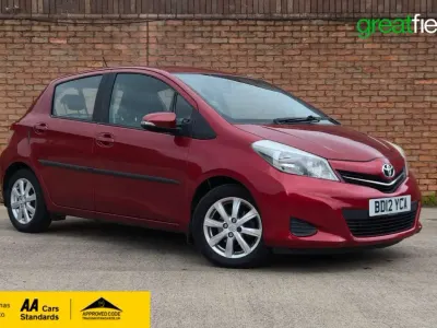 Usado Toyota Yaris 2012 Rojo Utilitario
