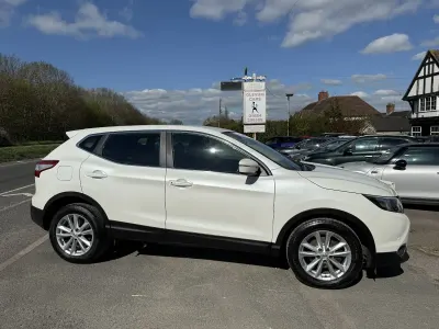 Used Nissan Qashqai Acenta 108 HP (79 kW) 2014 White SUV