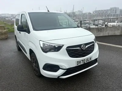 Used Vauxhall Combo Sportive 100 HP (73 kW) 2020 White MPV