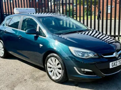 Used Vauxhall Astra Elite 165 HP (121 kW) 2014 Green Hatchback