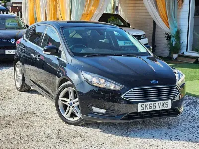 Used Ford Focus Zetec 120 HP (88 kW) 2016 Black Hatchback