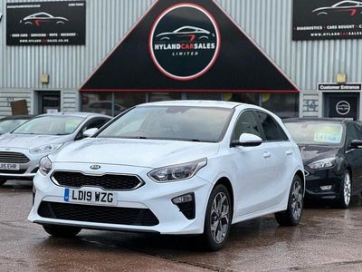 Używany Kia Ceed 114 KM (83 kW) 2019 Biały Hatchback