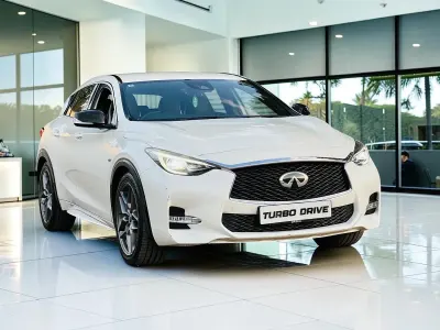 Used Infiniti Q30 Sport Tech 170 HP (125 kW) 2016 White Hatchback