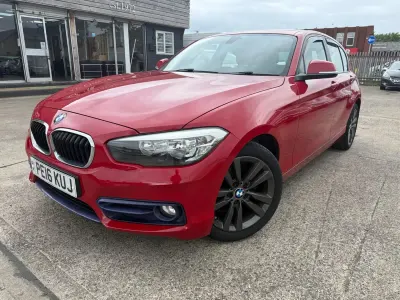 Używany BMW 116 Sport Line 2016 Czerwony Hatchback