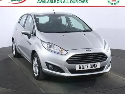 Używany Ford Fiesta Zetec 101 KM (74 kW) 2017 Srebrny Hatchback