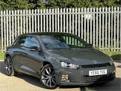 Usado VW Scirocco Black Edition 150 HP (110 kW) 2016 Cinzento Coupé