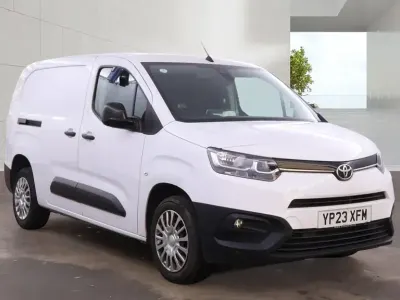 Used Toyota Proace 120 HP (88 kW) 2023 White MPV