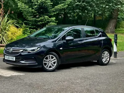 Used Vauxhall Astra Design Edition 105 HP (77 kW) 2016 Black Hatchback