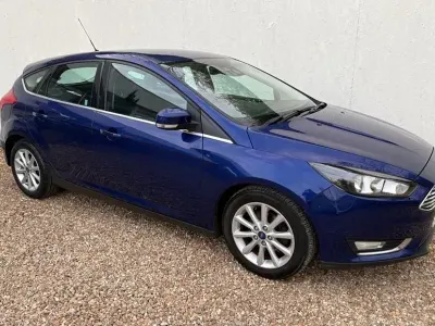 Używany Ford Focus Titanium 115 KM (84 kW) 2015 Niebieski Hatchback