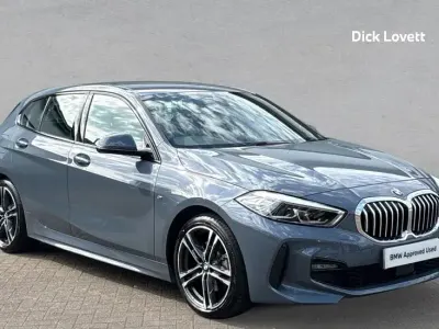 Usado BMW 118 M Sport 134 HP (98 kW) 2023 Cinzento Citadino