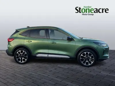 Begagnad Ford Kuga Active 239 HK (175 kW) 2025 Grön SUV