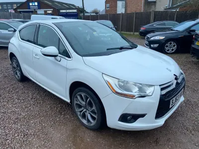 Used Citroën DS4 Start 115 HP (84 kW) 2013 White Hatchback