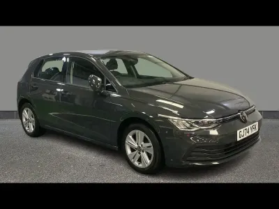 Begagnad VW Golf VIII Life 2024 Grå Halvkombi