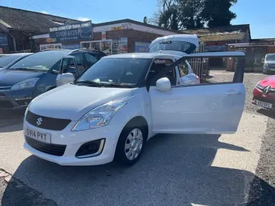 Usado Suzuki Swift 94 HP (69 kW) 2014 Branco Citadino