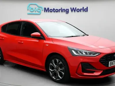 Used Ford Focus ST-Line 125 HP (91 kW) 2023 Red Hatchback