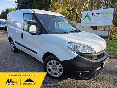 Begagnad Fiat Doblò 95 HK (69 kW) 2017 Vit Minibuss