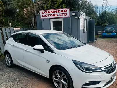Używany Vauxhall Astra SRi 105 KM (77 kW) 2018 Biały Hatchback