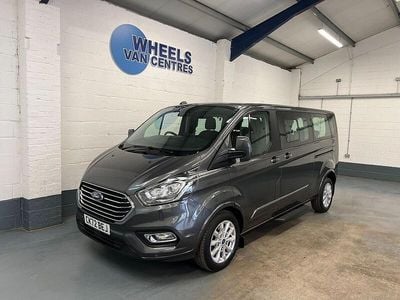 Begagnad Ford Tourneo Custom Titanium 2022 Grå Van