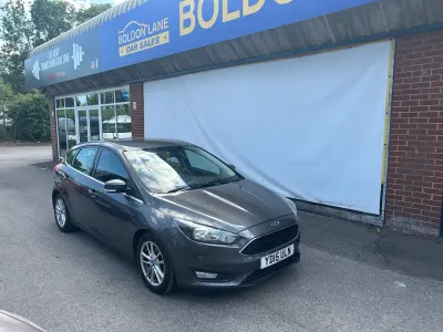 Used Ford Focus Zetec 125 HP (91 kW) 2015 Grey Hatchback