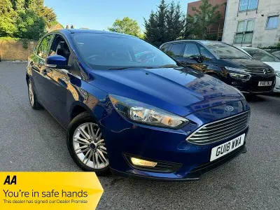 Used Ford Focus Zetec 125 HP (91 kW) 2018 Blue Hatchback