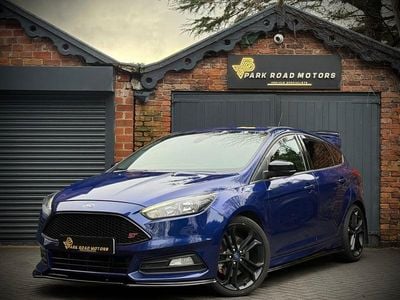 Used Ford Focus ST 185 HP (136 kW) 2016 Blue Hatchback