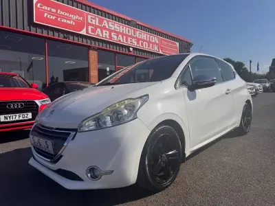 Used Peugeot 208 Allure 68 HP (50 kW) 2012 White Hatchback