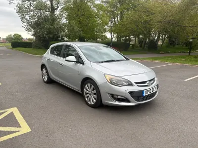 Second-hand Vauxhall Astra 2013 Argintiu Hatchback