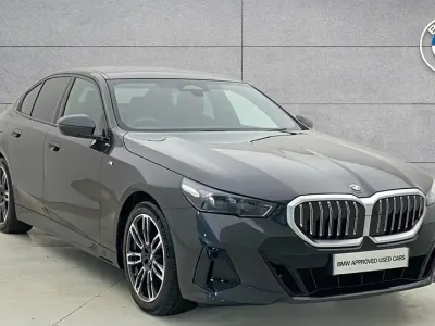 Begagnad BMW 520 M Sport 205 HK (150 kW) 2023 Grå