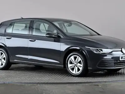 Usado VW Golf VIII Life 116 HP (85 kW) 2023 Cinzento Citadino