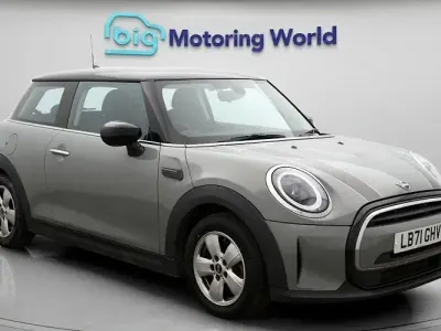 Usado Mini Cooper Classic 136 CV (100 kW) 2022 Gris Utilitario