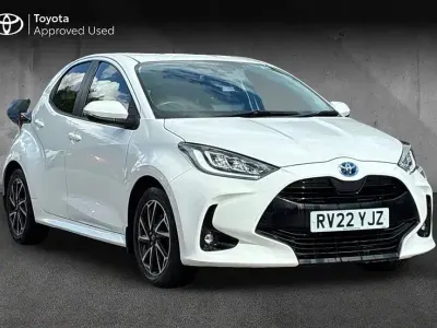 Used Toyota Yaris Design 114 HP (83 kW) 2022 White Hatchback