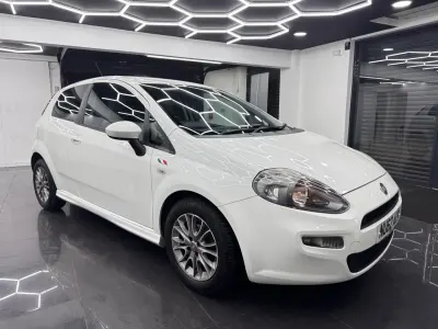 Używany Fiat Punto S 77 KM (56 kW) 2012 Biały Hatchback