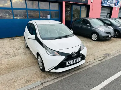 Used Toyota Aygo X-play 69 HP (50 kW) 2015 White Hatchback
