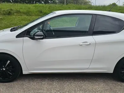 Second-hand Peugeot 208 2017 Alb Hatchback