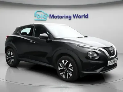 Usado Nissan Juke Acenta Premium 114 HP (83 kW) 2025 Preto SUV