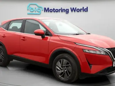 Używany Nissan Qashqai Acenta Premium 140 KM (102 kW) 2023 Czerwony SUV